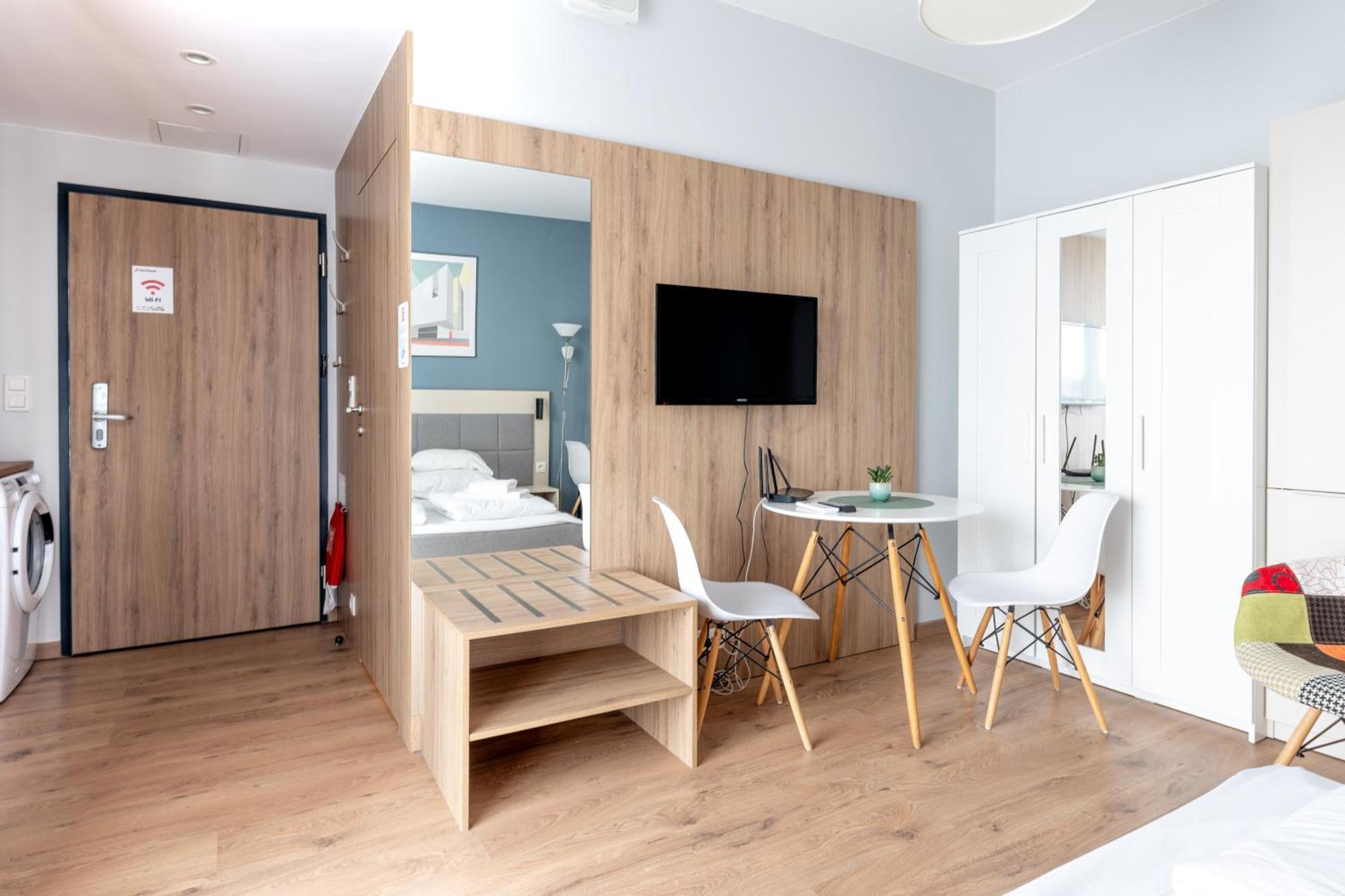 Rentplanet - Apartamenty Wolska Warsaw Exterior photo